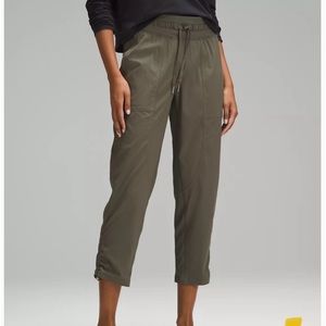 Dance Studio Mid-Rise Cropped Pant